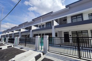 elvina-balik-pulau-key-handover-3