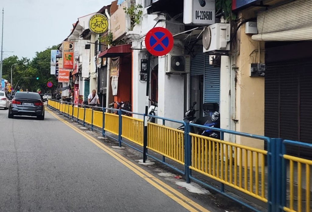 jalan-burma-barriers